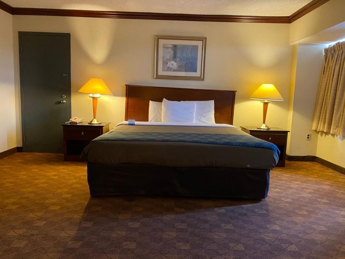 Rodeway Inn Сандстон Номер фото